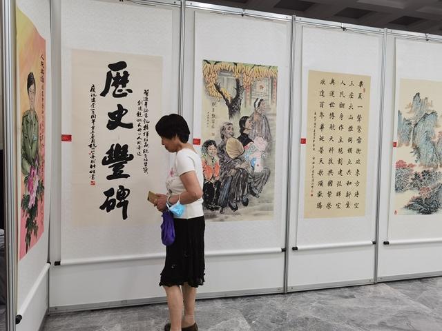 来西湖区文化馆,这场老年人书画摄影优秀作品展值得一看